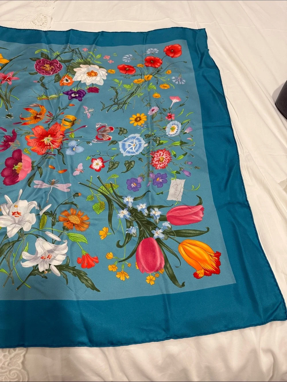 Authentic Gucci Printed silk twill carré Bright Turquoise Silk Floral Scarf